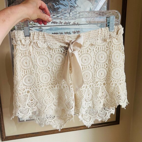 FORCYNTHIA Pants - FORCYNTHIA crochet beach shorts